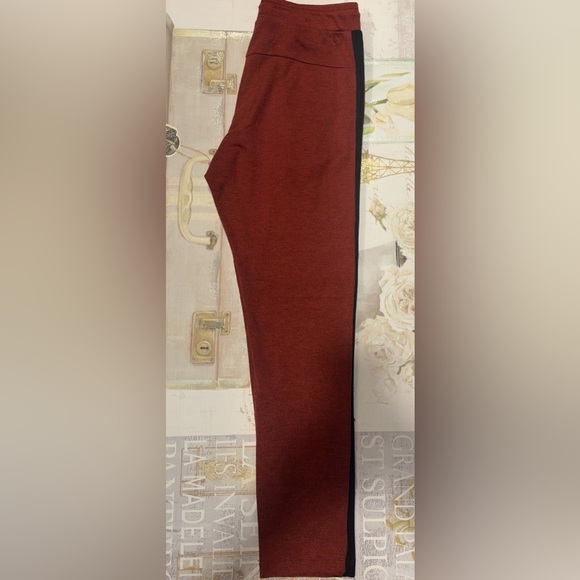 NWOT Gucci Red Joggers with Black Stripes Size M - Picture 3 of 6